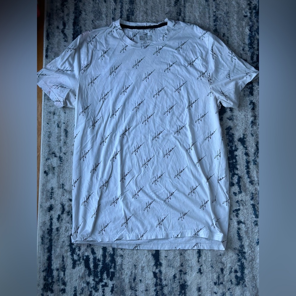 Men’s Hollister Must Have Collection 100% Cotton T-Shirt